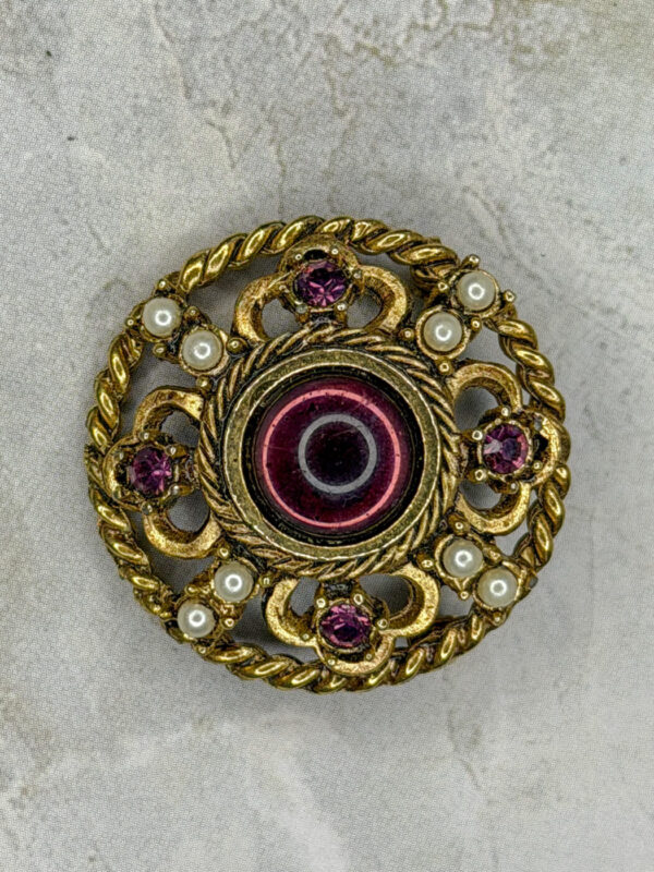 Vintage 1950s–1960s Gold‑Toned Amethyst & Pearl Brooch